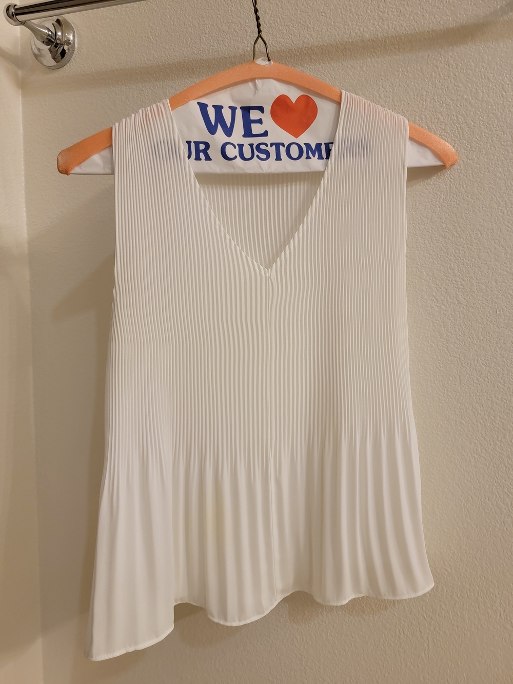 Babaton White Pleated V-Neck Sleeveless Blouse